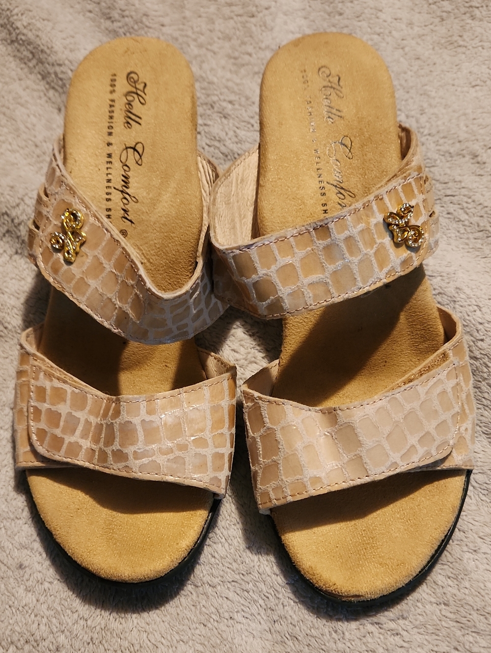 Hellee Comfort Women's Cream Croc-Embossed Slide Sandals